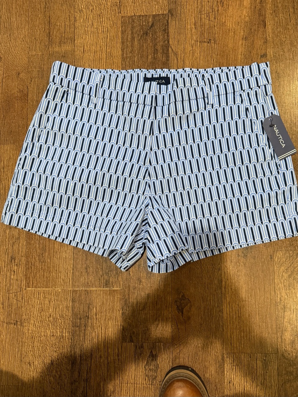 Nautica Women's Blue Patterned Stretch Shorts nwt 12 resort wear